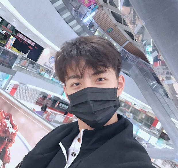 Bên cạnh đó, người chụp cũng khẳng định chiều cao của Thất Hạc khá khiêm tốn, chỉ vào tầm 1m6 chứ không hề cao như trong ảnh.