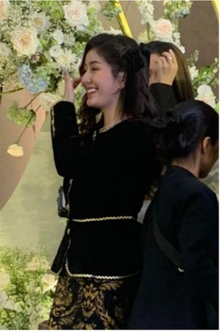 Tuy nhiên, theo nhận xét của nhiều người, vẫn có sự khác biệt đôi chút giữa ảnh tự đăng và ảnh bị chụp lén của hot girl Võ Ngọc Trân.