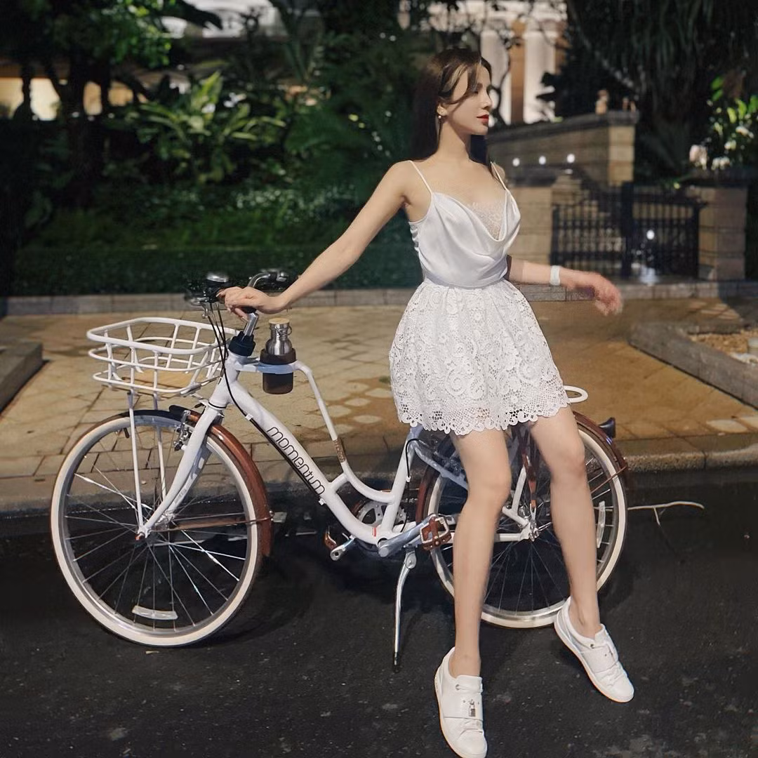 Diệp Lâm Anh không cần tập luyện quá căng thẳng nhưng vẫn duy trì đều đặn thói quen rèn luyện mỗi ngày. Đặc biệt, người đẹp chú trọng các bài tập giúp thon gọn vòng 2.