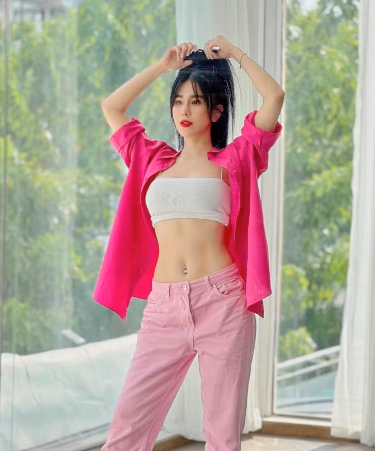 Thời điểm mới sinh con, Diệp Lâm Anh có tìm đến các phương pháp massage, thư giãn, liệu trình đánh tan mỡ để lấy lại vóc dáng. Sau đó, cô quay trở lại với việc tập luyện.