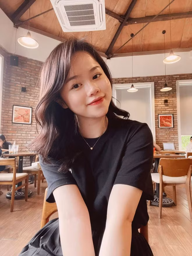 Đổ mồ hôi trong phòng tập bảo sao Huỳnh Anh lại sở hữu 3 vòng chuẩn chỉ không phải bàn.