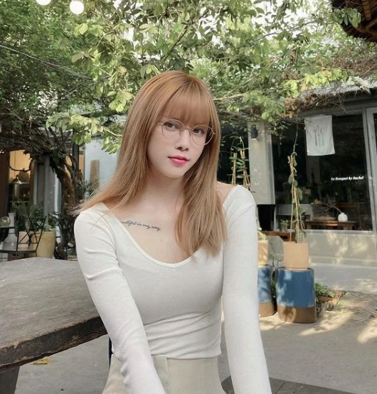 Hiện, Thiều Bảo Trâm đang tập trung phát triển sự nghiệp, nữ ca sĩ thường xuyên tham gia các hoạt động showbiz để phủ sóng hình ảnh rộng khắp hơn.