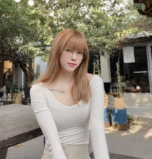 Hiện, Thiều Bảo Trâm đang tập trung phát triển sự nghiệp, nữ ca sĩ thường xuyên tham gia các hoạt động showbiz để phủ sóng hình ảnh rộng khắp hơn.