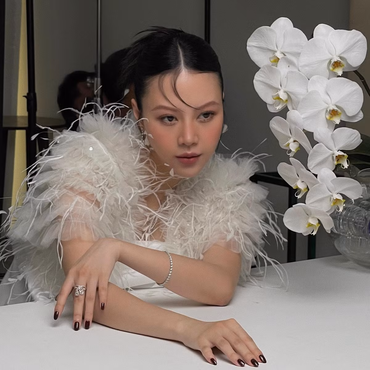 Ở Ngoài đời, Ngọc Châm có gu thời trang thanh lịch, thời thượng mà không kém phần quyến rũ.