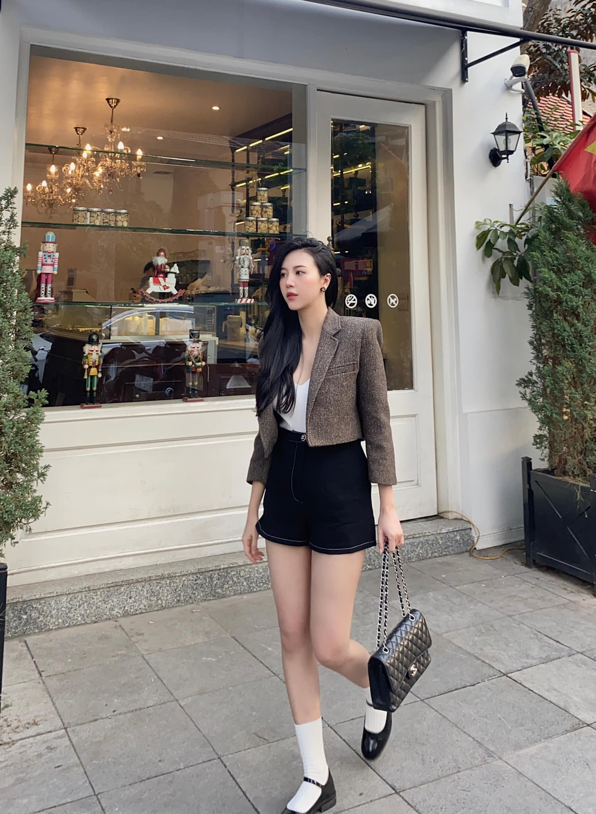 Hiện tại, hot girl sinh năm 1992 không còn làm công việc này mà tập trung dành thời gian để kinh doanh thương hiệu thời trang cá nhân và chăm sóc gia đình.