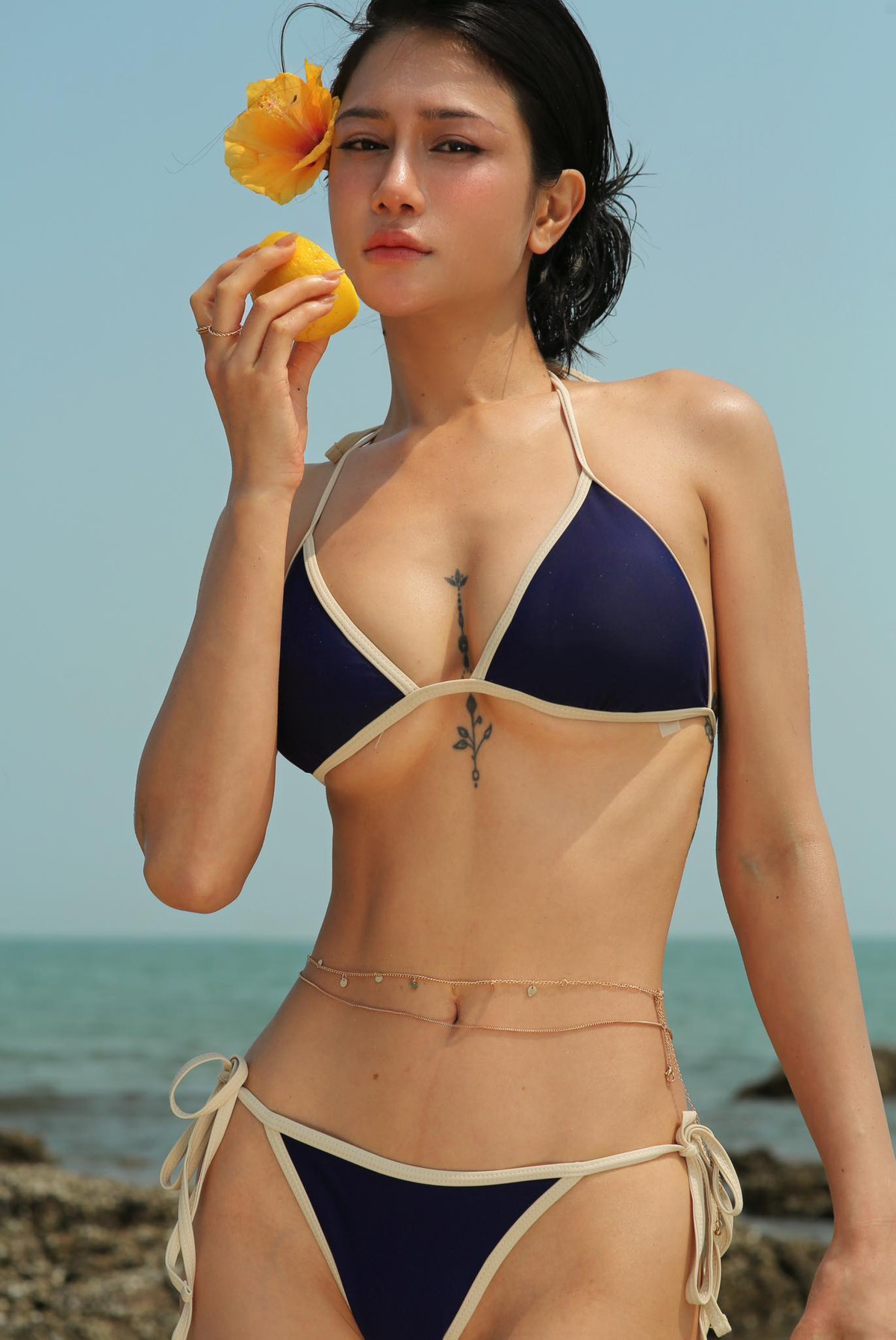 Vóc dáng không chê vào đâu được của Ngọc Bích.