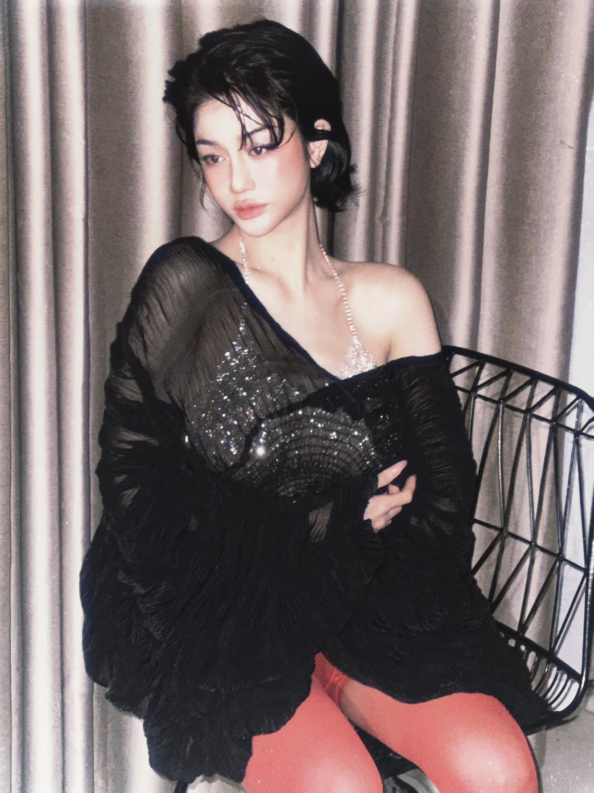 Trần Ngọc Bích, sinh năm 1994, cô bạn này sinh ra và lớn lên tại Quảng Ninh nhưng hiện tại đang làm việc với vai trò người mẫu tự do tại Hà Nội.