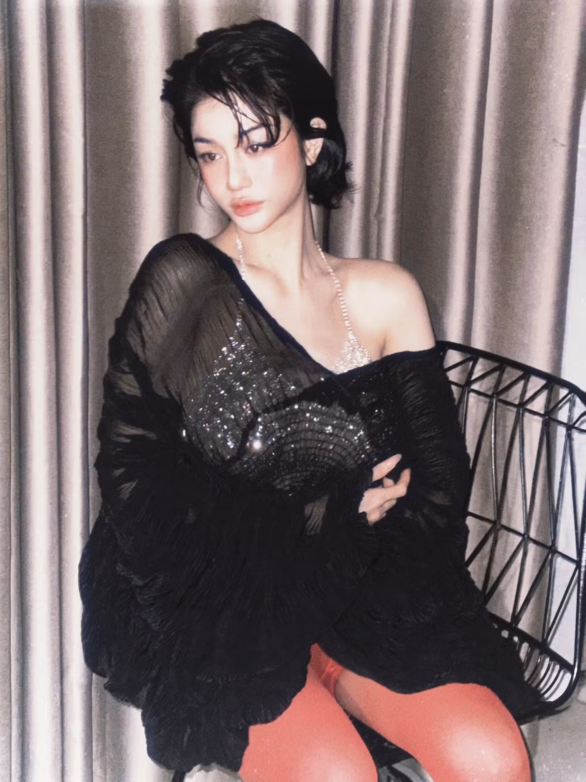 Trần Ngọc Bích, sinh năm 1994, cô bạn này sinh ra và lớn lên tại Quảng Ninh nhưng hiện tại đang làm việc với vai trò người mẫu tự do tại Hà Nội.