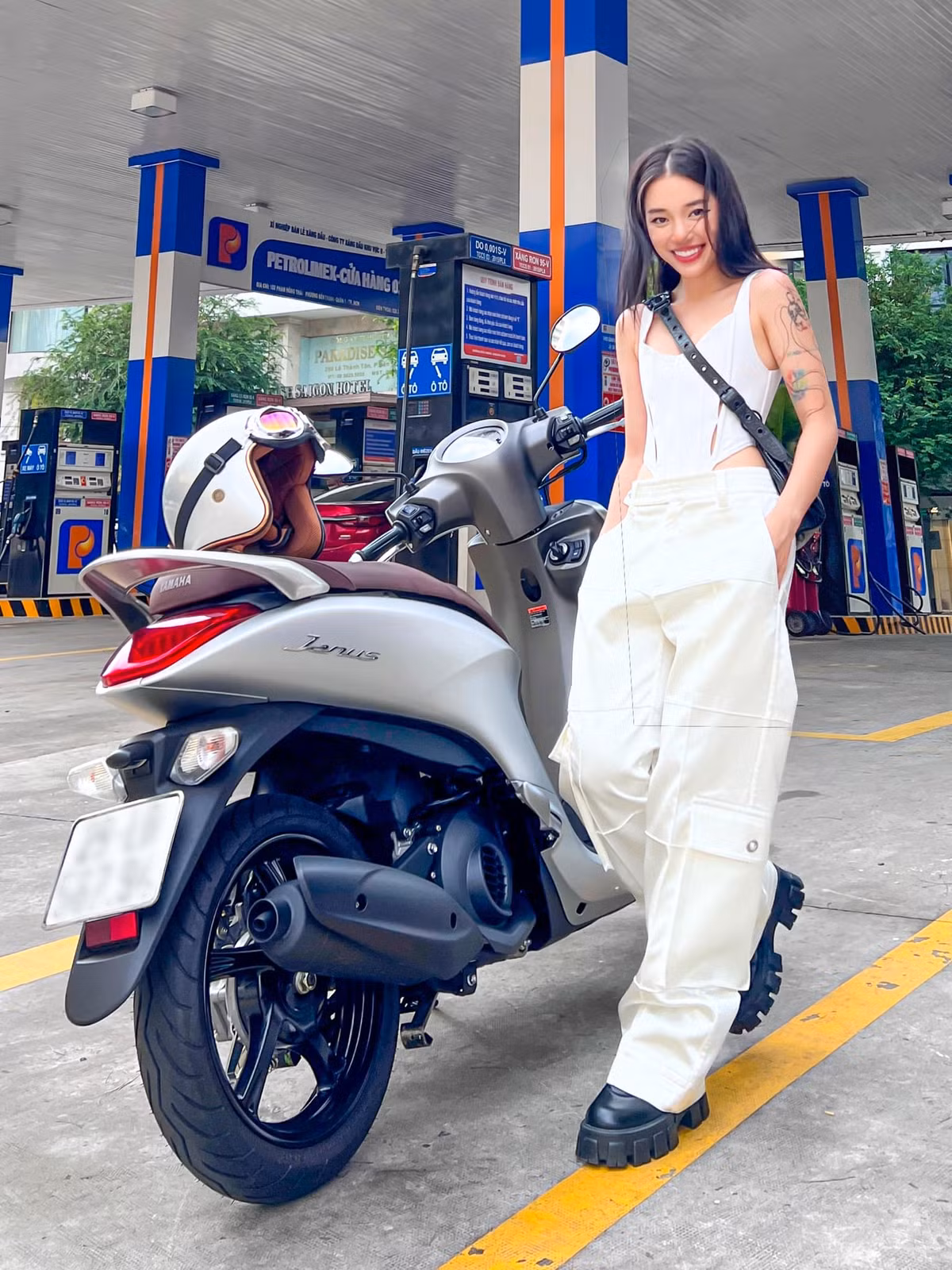 Cách đây không lâu, khi đang quen với bạn trai là “đại gia tiền ảo”, Linh Ngọc Đàm đã không ít lần vướng phải những tin đồn cho rằng nữ streamer chỉ yêu đại gia.