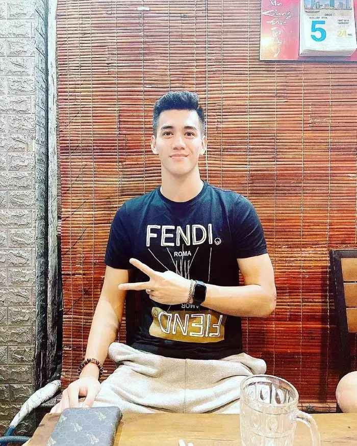 Những bộ đồ hàng hiệu của Tiến Linh đến từ các thương hiệu nổi tiếng, giá đắt đỏ.