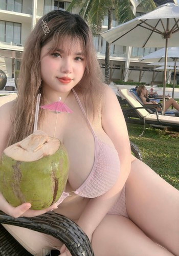 Song, sự nổi tiếng của Thu Trtangcũng đi liền với tai tiếng. Suốt 6 năm qua, bên dưới những bài đăng của mình, cô nàng không ít lần đọc được những bình luận body shaming, chê bai thậm chí là chỉ trích.