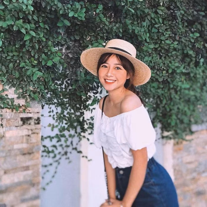 Sau khi sinh con, bà xã Phan Văn Đức nhanh chóng lấy lại được vóc dáng thon gọn.