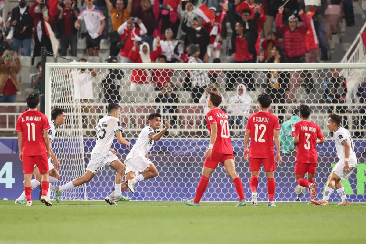 VAR không thay đổi quyết định của trọng tài và trên chấm 11m, Asnawi Mangkualam mở tỷ số 1-0 cho Indonesia ở phút 42.