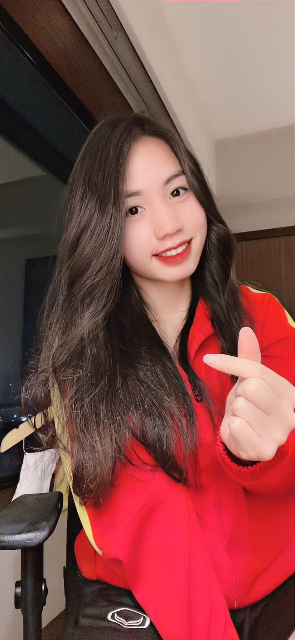 Cầu thủ của đội tuyển bóng đá nữ Việt Nam - Trần Thị Duyên sinh năm 2000, cô nàng nhận được người hâm mộ quan tâm nhờ gương mặt xinh đẹp, baby.