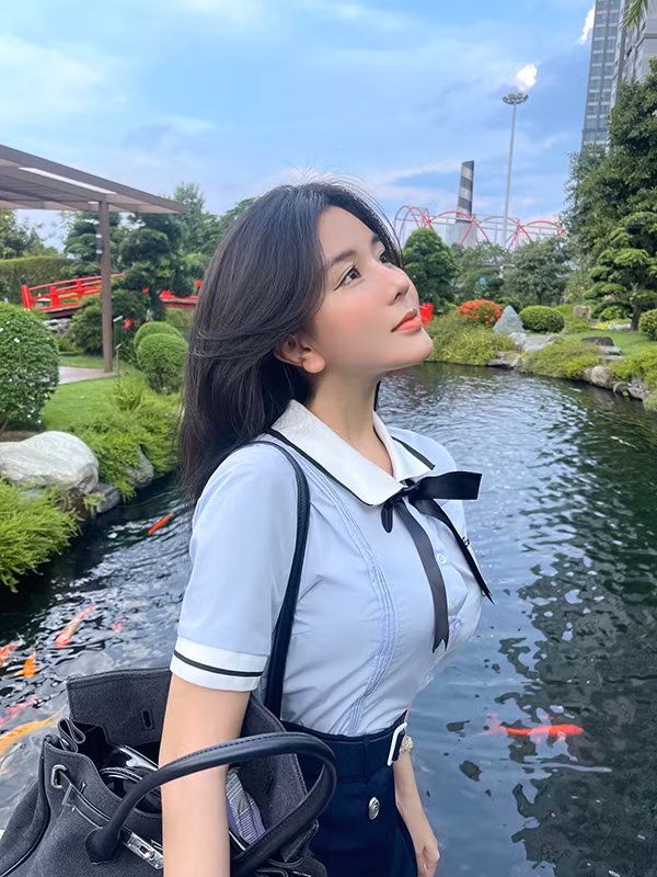 Dù đang đi học nhưng Ngọc Trân sở hữu lượng fan đông đảo trên mạng xã hội với hơn 1 triệu follow. Cô bạn còn có tài kinh doanh và sở hữu cửa hàng, bất động sản riêng ở tuổi 20.