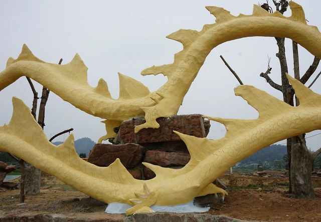 Bên cạnh những lời khen đã có không người chê linh vật này ở Thanh Hóa trông quá gầy gò, ốm yếu.