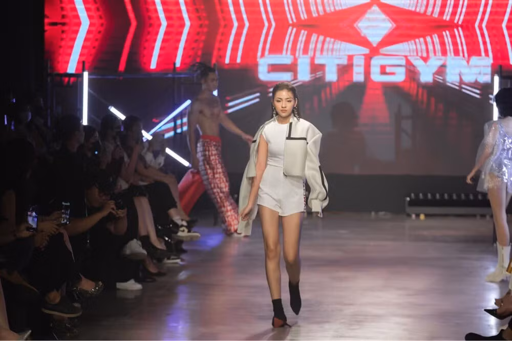  Hot girl "bắp cần bơ" - Trần Thanh Tâm đã tạo hiệu ứng chú ý rất tốt khi từ đầu năm đến cuối năm, cô nàng liên tiếp xuất hiện trên mạng xã hội với những tin tức... thị phi.