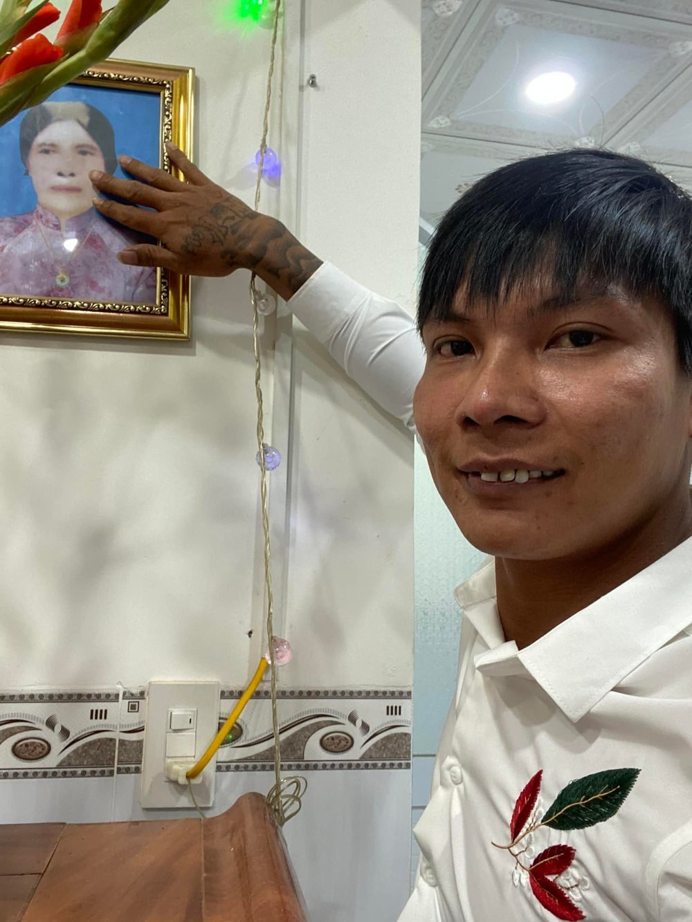 Trong đó có một cô gái tên Chi thường xuyên xuất hiện trong các clip của Lộc Fuho được trả lương 7 triệu đồng/1 tháng. Số tiền 15 triệu đồng sau khi trừ đi các chi phí, đạo cụ quay cũng như trả lương cho nhân viên thậm chí còn âm.