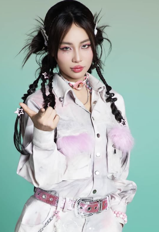 Những bình luận tích cực khen ngợi Misthy về tài năng và cá tính riêng biệt, nhưng đồng thời cũng không thiếu những ý kiến chỉ trích về cách cô thể hiện mình trong chương trình.