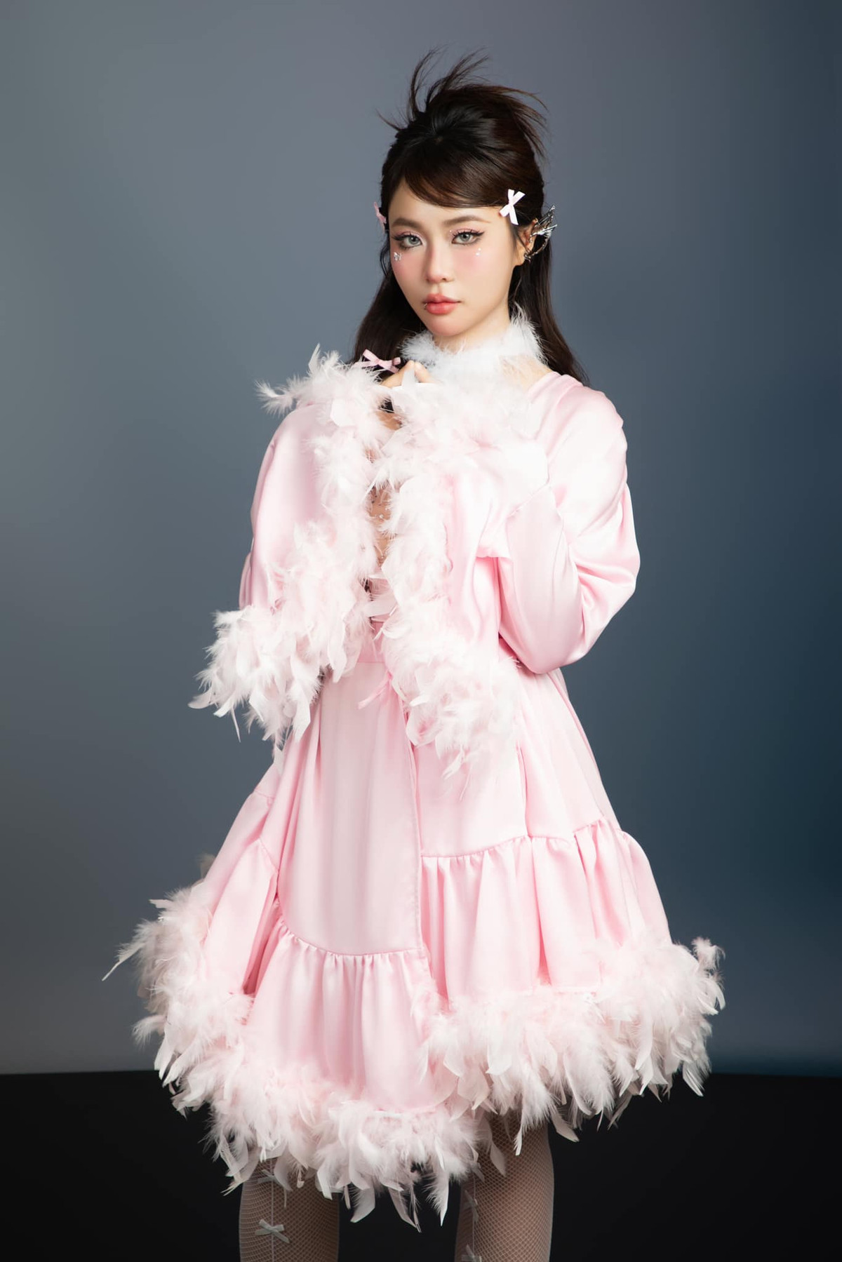 Chưa kể, sự chân thật mà nữ streamer đem lại trong series hậu trường được xem là xúc tích, ngắn gọn, không kém phần thú vị.