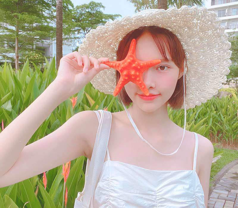 Các học viên của Hồng Ngọc rất yêu mến và thích thú trong những giờ cô đứng lớp, không chỉ học được nhiều kiến thức làm đẹp mà các em còn chứng kiến tận mắt nhan sắc ngọt ngào như thiên sứ ngay trước mắt.