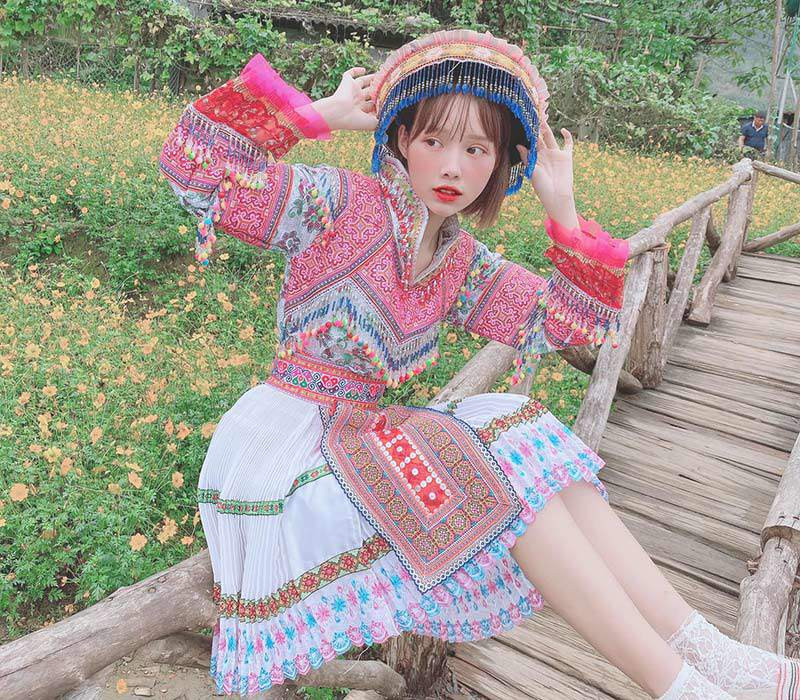 Những xu hướng tóc mới của các ngôi sao cũng từ bàn tay thần thánh của Hồng Ngọc mà ra.