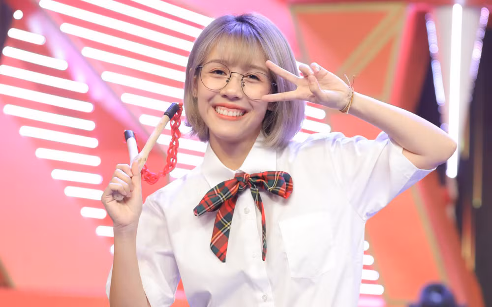 Cùng ngắm thêm những hình ảnh nhí nhảnh, tràn đầy năng lượng của Youtuber Hậu Hoàng.