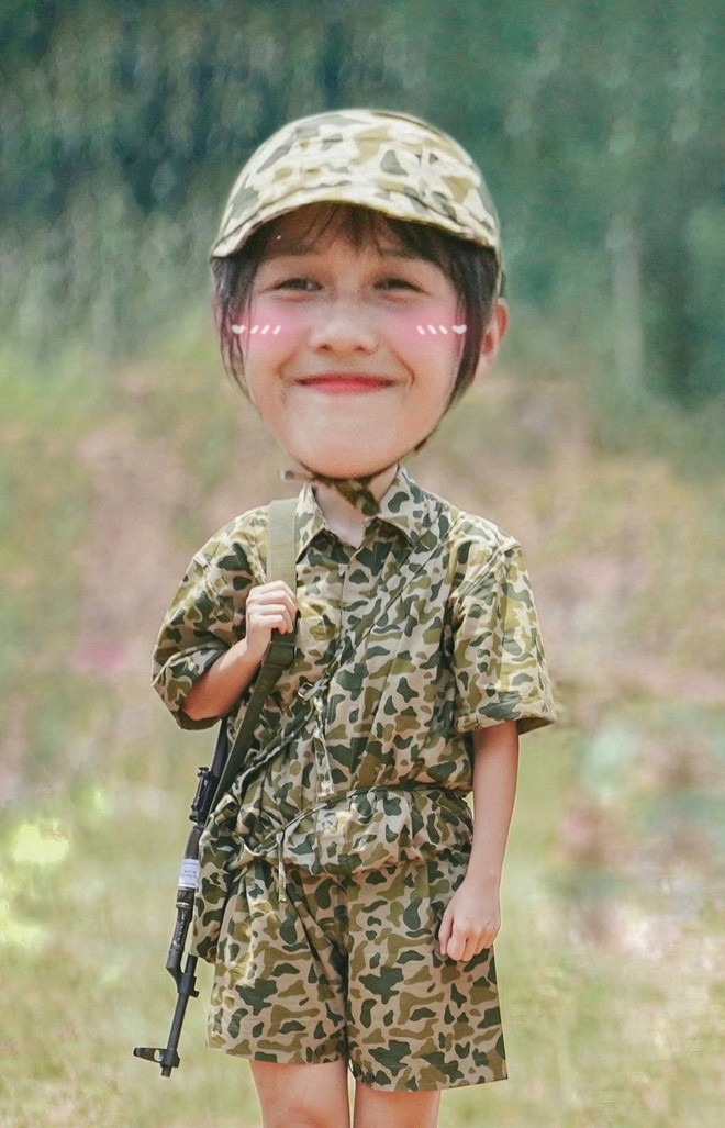 Sau khi tham gia chương trình "Sao Nhập Ngũ" hình ảnh của Hậu Hoàng trở thành trending trên MXH cùng với những nhân vật khác như "hot girl Mắt Biếc" Khánh Vân, ca sĩ Dương Hoàng Yến, diễn viên Nam Thư, Diệu Nhi.