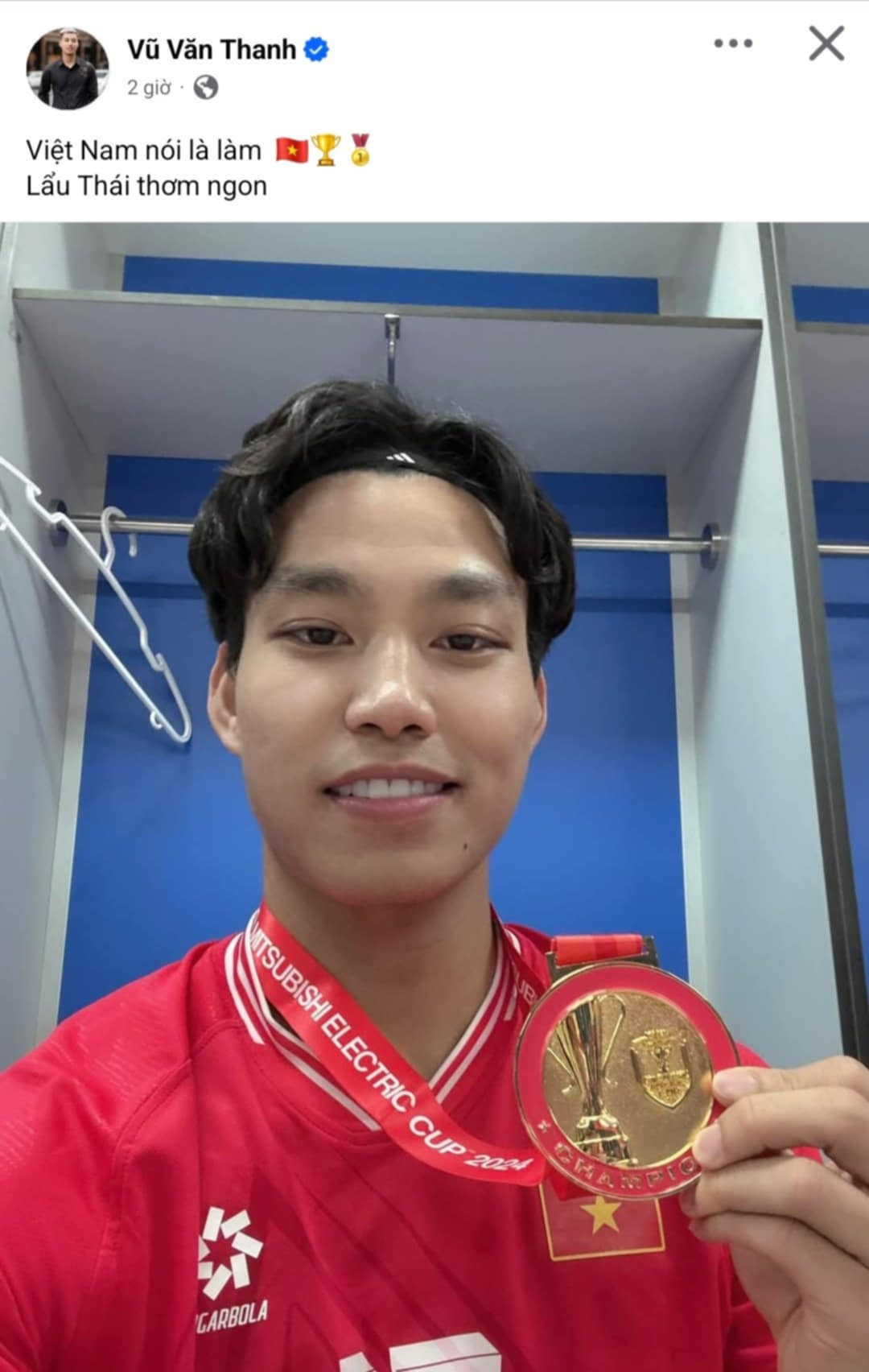 Đăng chiếc HCV AFF Cup lần thứ hai, Văn Thanh nhẹ nhàng cà khịa đối thủ Thái Lan.