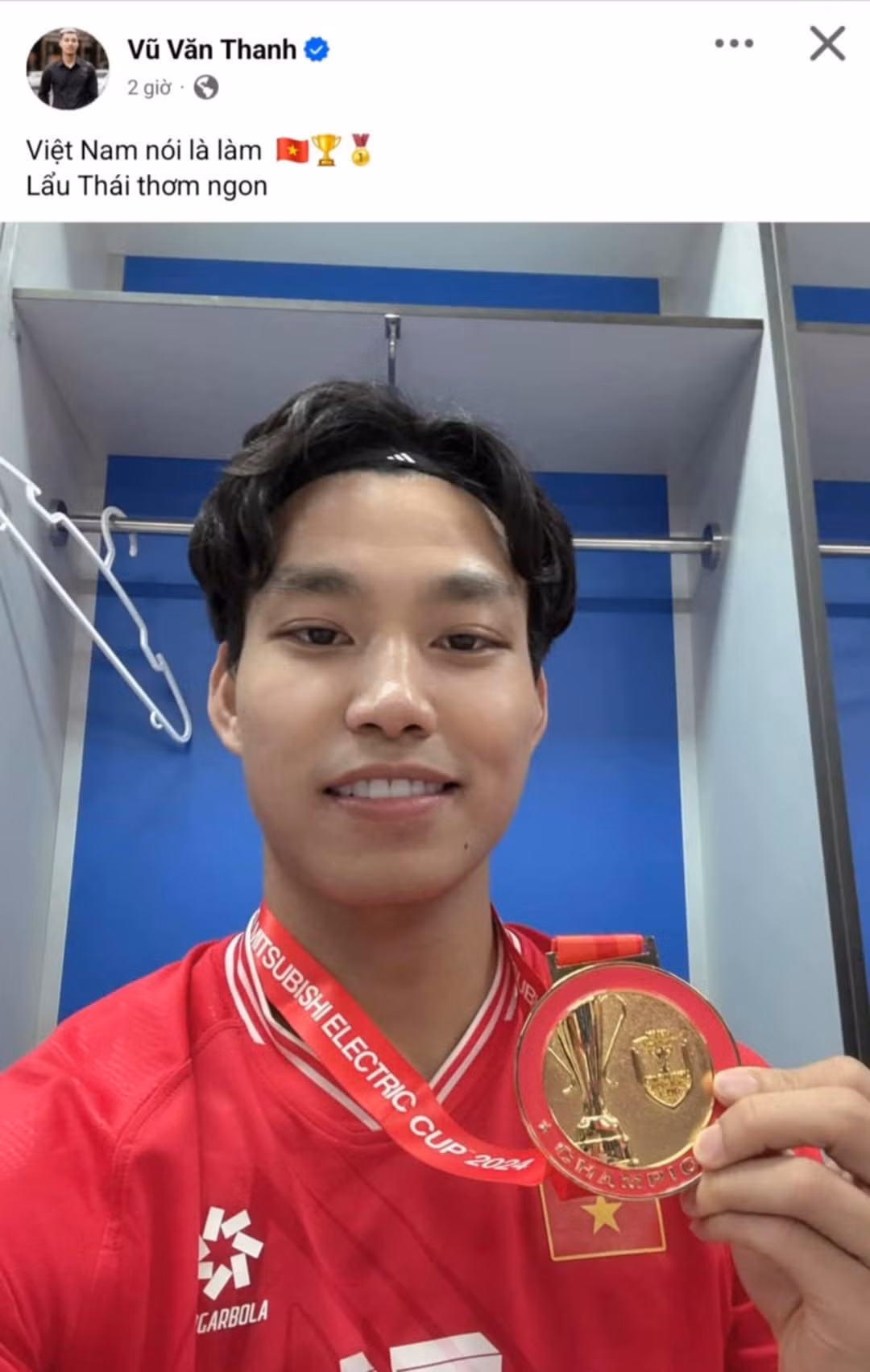 Đăng chiếc HCV AFF Cup lần thứ hai, Văn Thanh nhẹ nhàng cà khịa đối thủ Thái Lan.