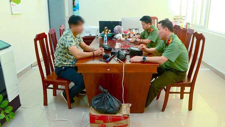 Chiều 15/3/2023, lãnh đạo Phòng an ninh mạng và phòng chống tội phạm sử dụng công nghệ cao - Công an Khánh Hòa cho biết đã xử phạt 7,5 triệu đồng đối với ông Ngô Hữu Nhân (31 tuổi, huyện Diên Khánh) về hành vi cung cấp, chia sẻ thông tin sai sự thật.