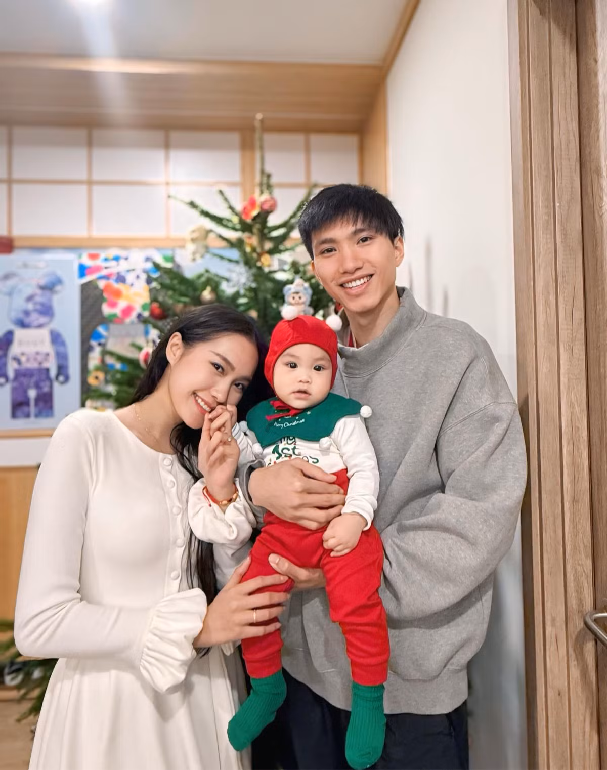 Những ngày giáp tết, Hải My bận rộn với công việc và cả chăm con, cô được mẹ Nụ thương nên bày cho cách chăm sóc tóc bằng thảo dược tự nhiên như nước bồ kết.