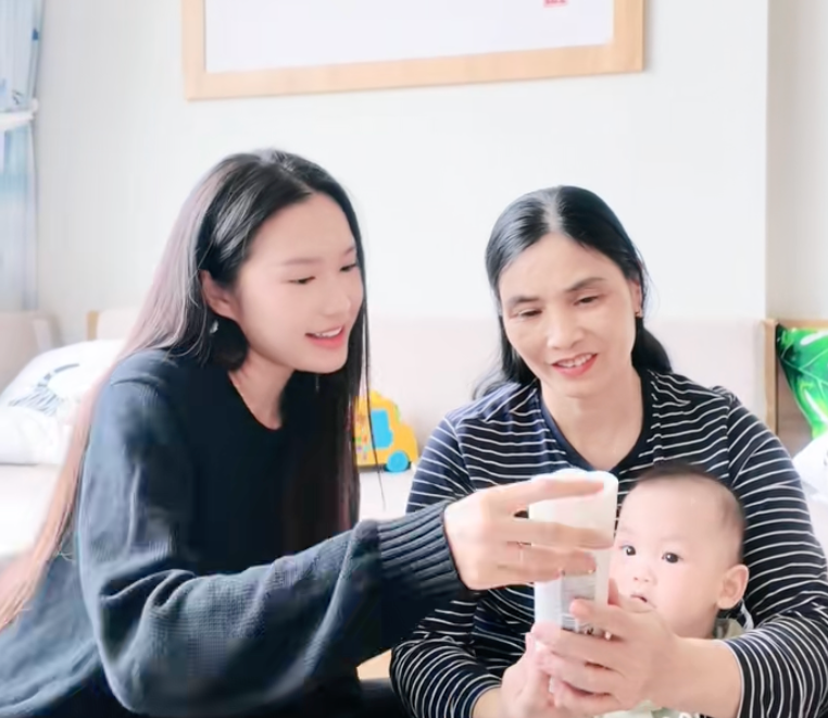 Năm nay, Hải My đã thực hiện được điều ước năm ngoái cùng Văn Hậu, có một cậu con trai đầu lòng - bé Minh Đăng (biệt danh bé Lúa) - kháu khỉnh để cùng bế đi chúc tết họ hàng, phấn khởi chờ du xuân dịp Tết Nguyên đán.