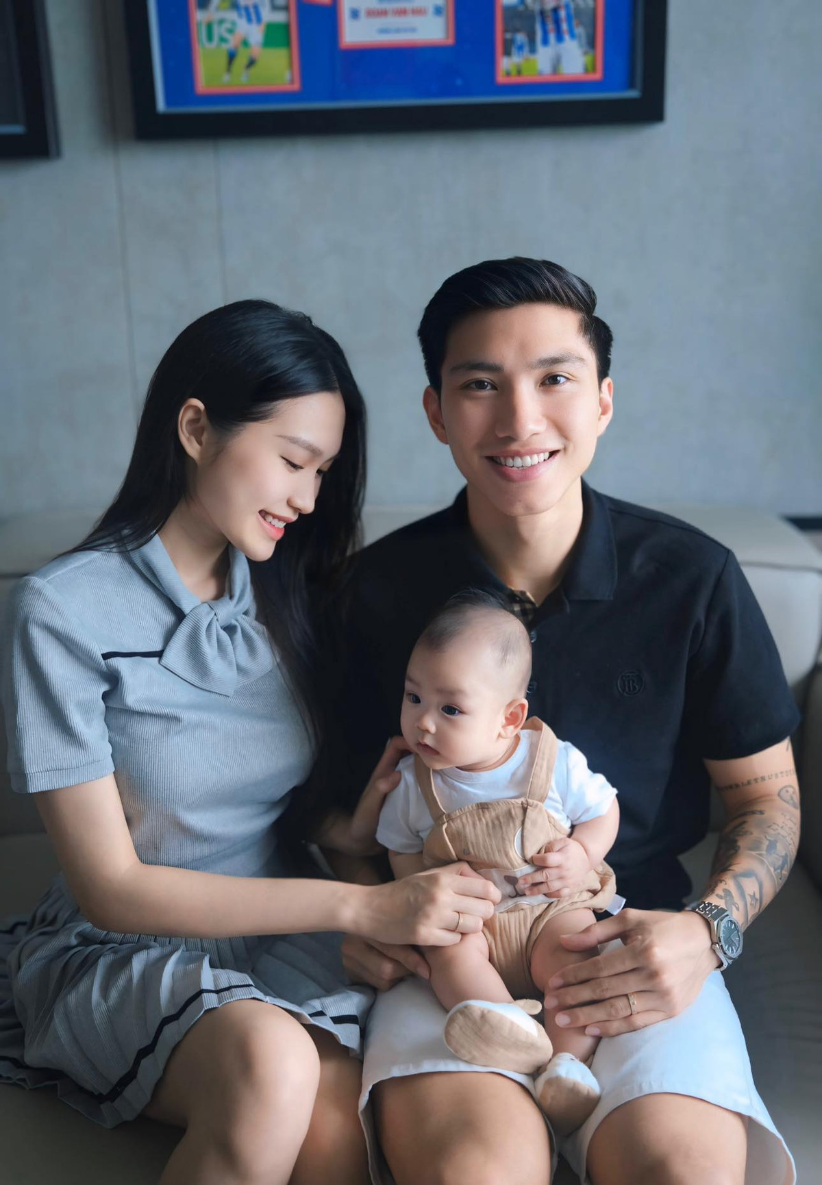 Vài tháng sau khi kết hôn, Đoàn Văn Hậu hạnh phúc báo tin đôi vợ chồng trẻ đã "săn bé rồng" thành công. Doãn Hải My hạ sinh con trai đầu lòng vào đầu tháng 5/2024. Em bé được cặp đôi đặt tên là Minh Đăng có biệt danh là bé Lúa.