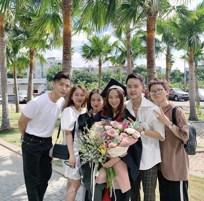 Không chỉ nổi tiếng khi được biết đến là em gái của MC Yumi Dương, Diễm Mai còn được biết đến là một hot girl nổi tiếng với gương mặt xinh xắn, đáng yêu