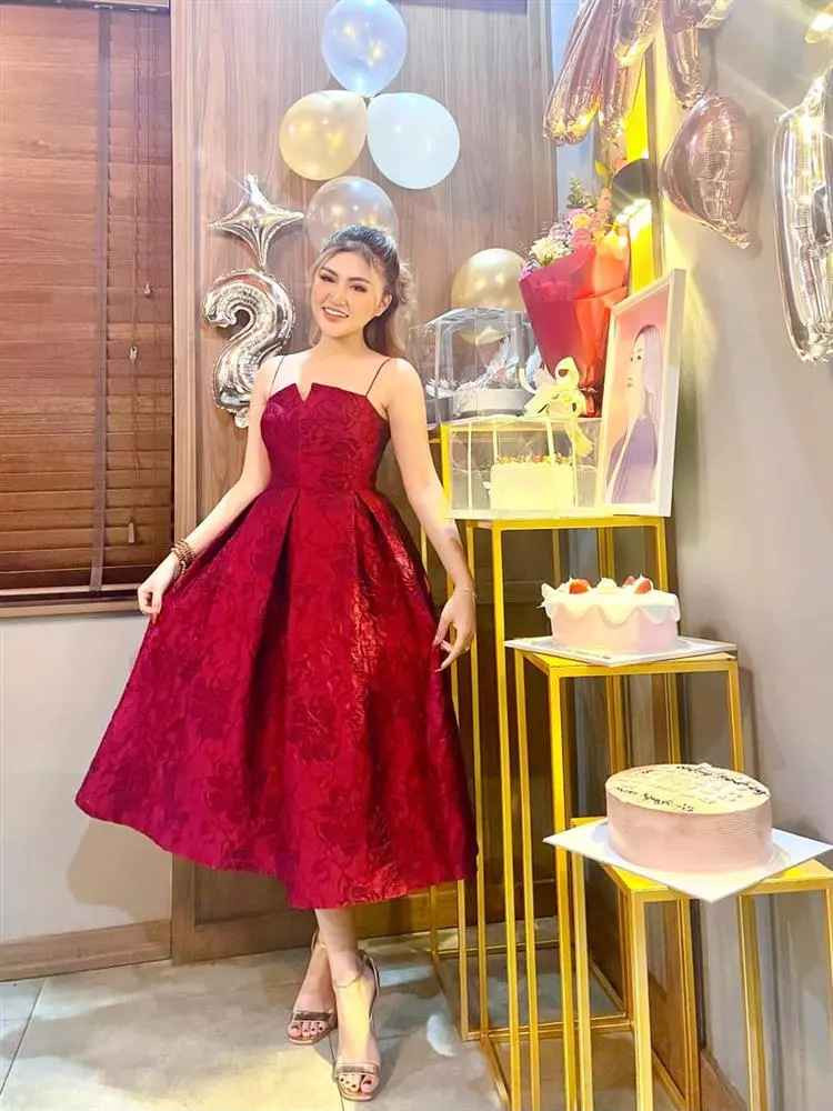 Nguyệt Hà cũng khẳng định: "Sự thật vẫn sẽ là sự thật, người khác có thể đọc câu chuyện nhưng họ không trải trong câu chuyện đó nên những ý kiến của cộng đồng mạng sẽ không tránh khỏi, chỉ những người trong cuộc mới hiểu. Mình khẳng định mình không làm trái với lương tâm mà bịa đặt để làm gì cả".