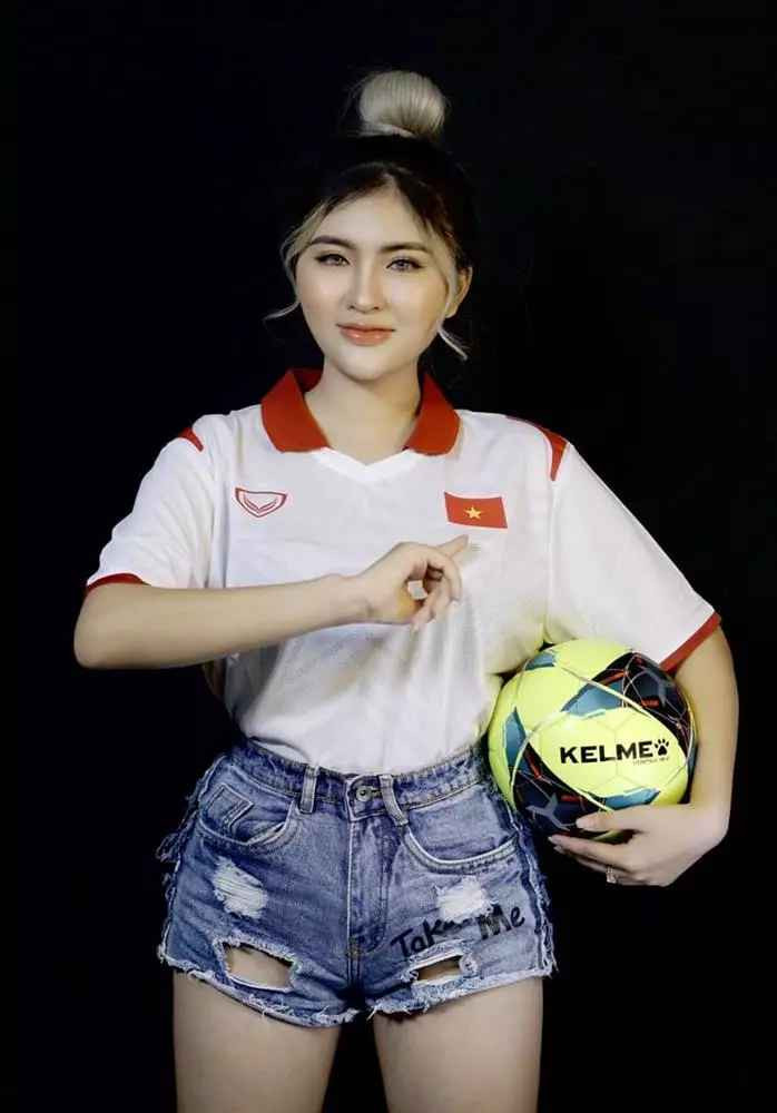 3 năm kể từ ngày vướng lùm xùm tình ái, cuộc sống bạn gái cũ Văn Toản ít nhiều cũng đã thay đổi.