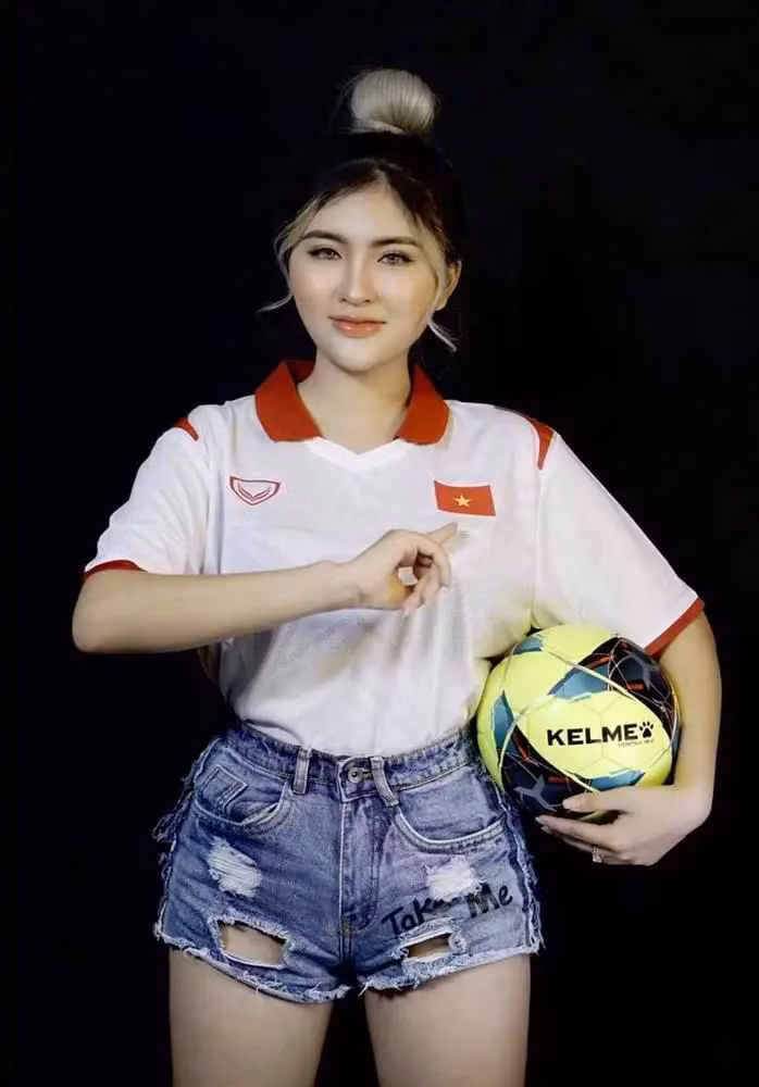 3 năm kể từ ngày vướng lùm xùm tình ái, cuộc sống bạn gái cũ Văn Toản ít nhiều cũng đã thay đổi.