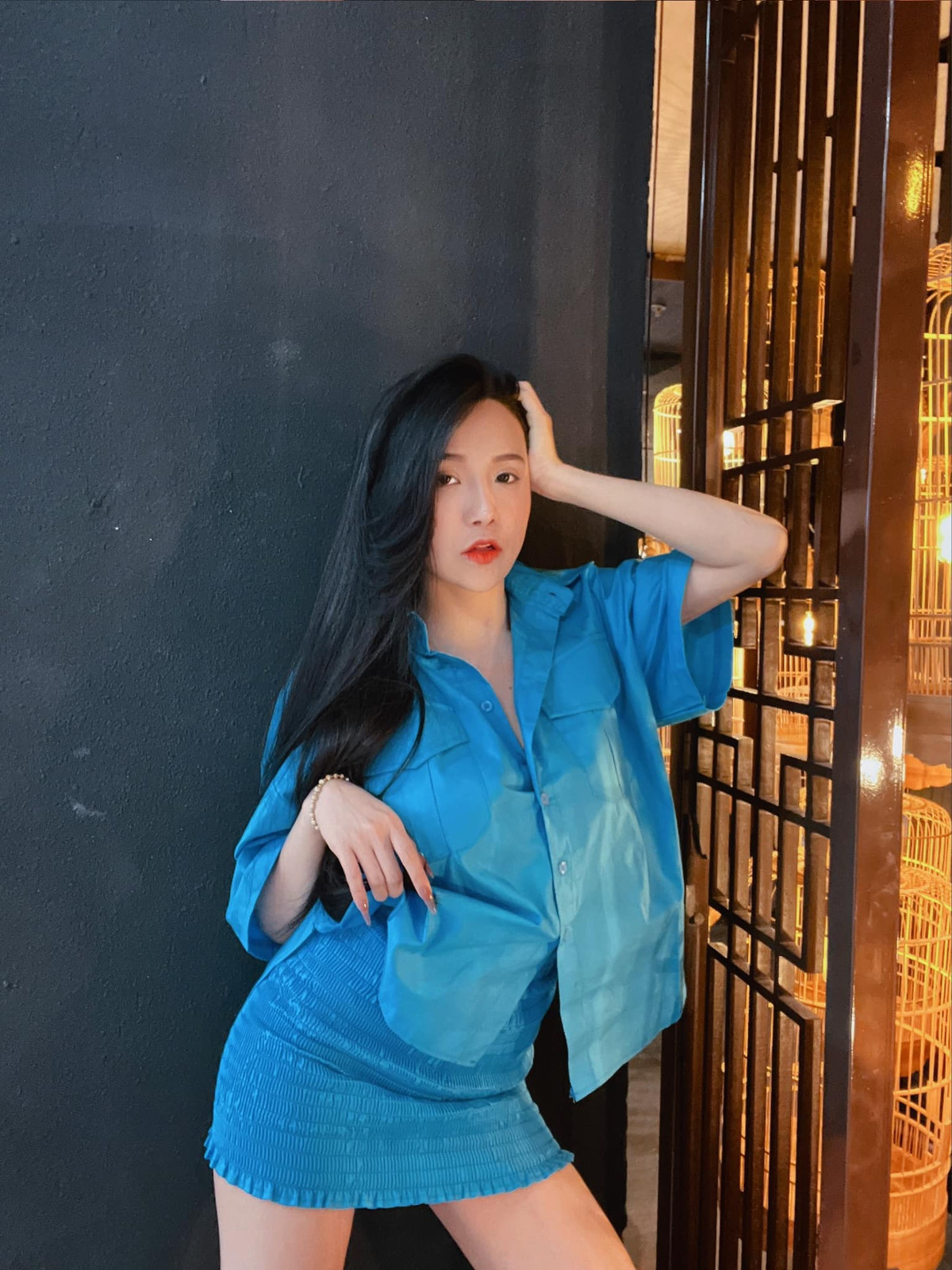 Bên cạnh đó, gái xinh này còn được mệnh danh là “bà trùm nông sản” bởi những video nấu ăn vui nhộn đậm chất “cây nhà lá vườn” mà cô chia sẻ.