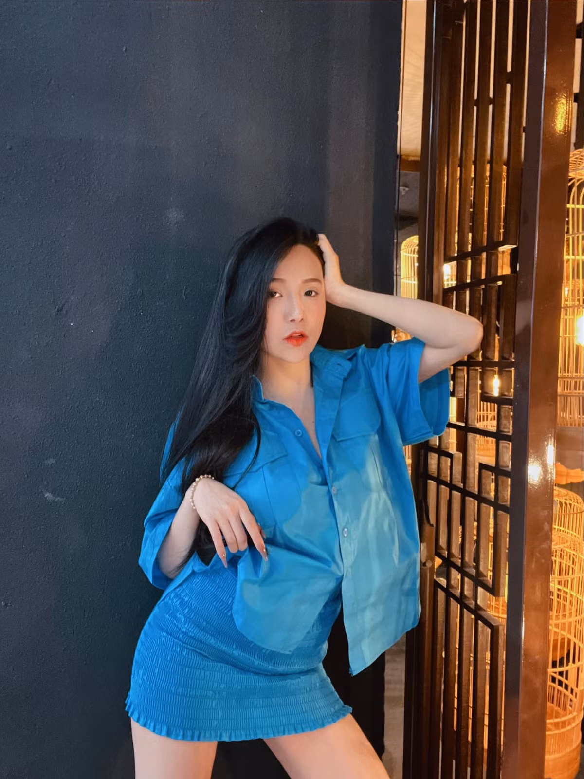 Bên cạnh đó, gái xinh này còn được mệnh danh là “bà trùm nông sản” bởi những video nấu ăn vui nhộn đậm chất “cây nhà lá vườn” mà cô chia sẻ.