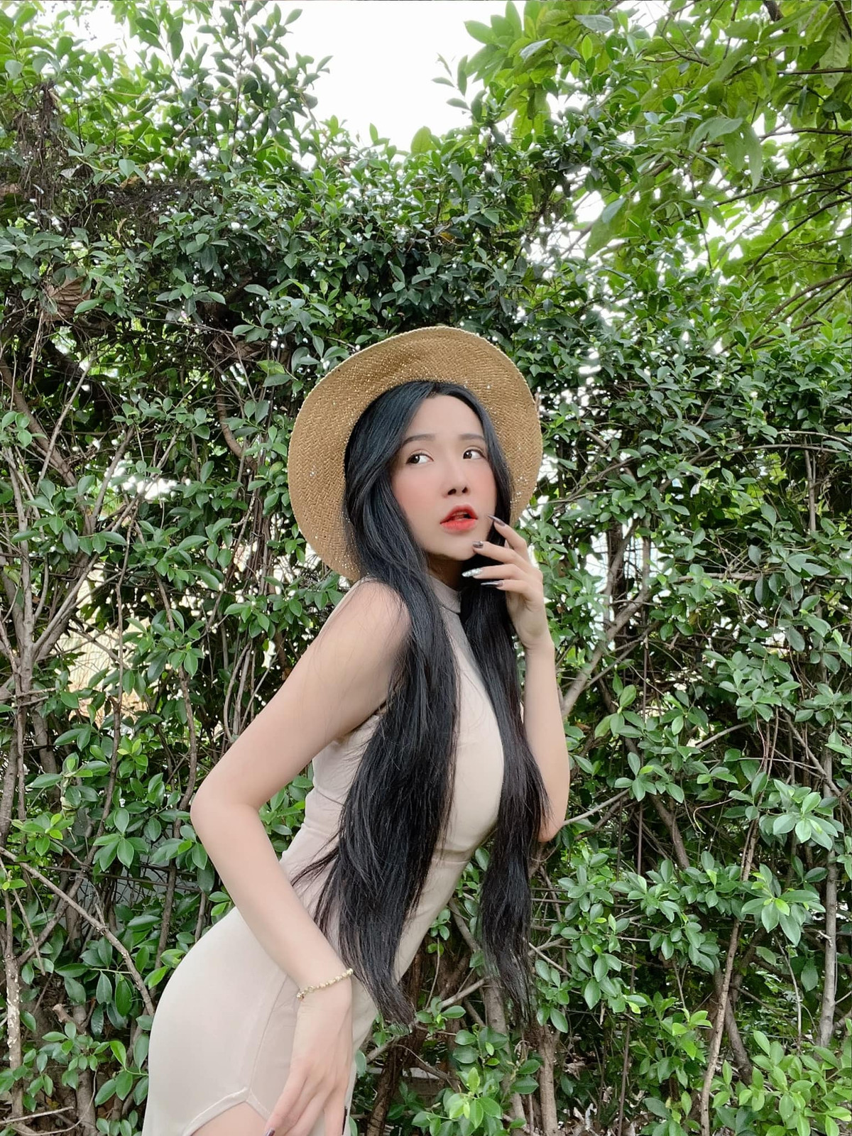 Viên Vibi cũng rất hay chia sẻ những video vui vẻ về đời sống và bạn trai khiến người xem không khỏi thích thú về "độ nhây" và hài hước.