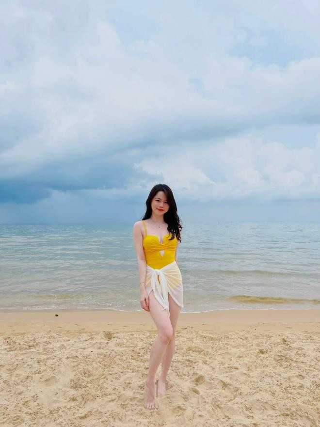 Nhưng đến đầu tháng 11/2020, Huỳnh Anh bất ngờ bị tố là tiểu tam, chen chân vào chuyện tình cảm của một cô gái khác. Cũng khoảng thời gian đó, cô gái đến từ Khánh Hòa tiết lộ đã chia tay Quang Hải được 1 tháng.