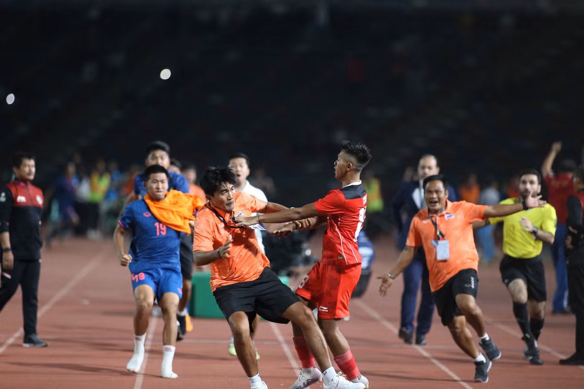 Hon chien chung ket Thai Lan va Indoneisa, bao chi khu vuc noi gi?