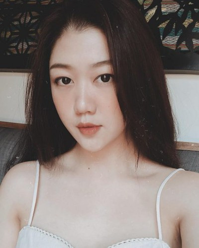 Quay trở lại với Nam Phương, nữ tiếp viên trưởng này sở hữu vẻ ngoài xinh xắn nhưng không kém phần cá tính, chẳng thua kém bất kì hot girl nào dù đã ở tuổi 31.