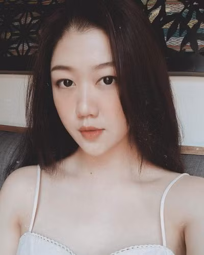 Quay trở lại với Nam Phương, nữ tiếp viên trưởng này sở hữu vẻ ngoài xinh xắn nhưng không kém phần cá tính, chẳng thua kém bất kì hot girl nào dù đã ở tuổi 31.