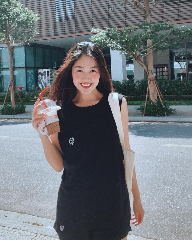 Đã là người nổi tiếng, gái xinh trên mạng xã hội có vô vàn người yêu mến nhưng bên cạnh đó cũng có không ít antifan. Và nhiều hot girl phải đau đầu nghĩ cách giải quyết những lời ra tiếng vào của những người không thích mình, điển hình mới nhất phải kể đến nữ tiếp viên hàng không Vietnam Airlines - Tôn Nữ Nam Phương.