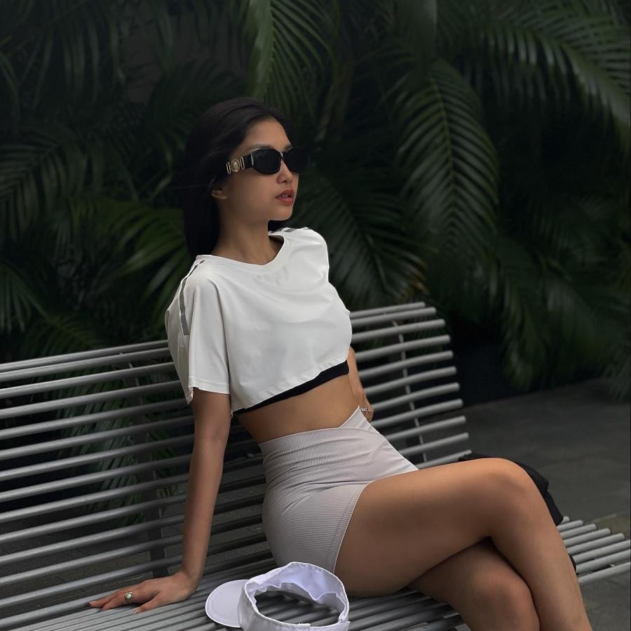 Tự tin với hình thể, Heri Trương thường xuyên lăng xê những trang phục tôn dáng tối đa.