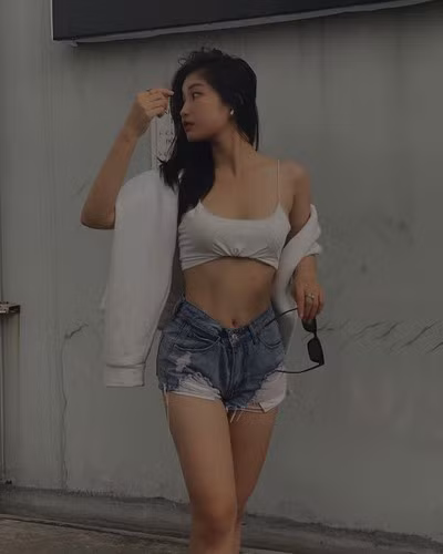 Heri Trương chia sẻ: "Với tôi mỗi buổi đến phòng tập là phải mặc đẹp, trang phục chiếm 70% sự tự tin của tôi. Khi mặc một trang phục mình thích, mình tự tin thì mình làm gì cũng thoải mái...