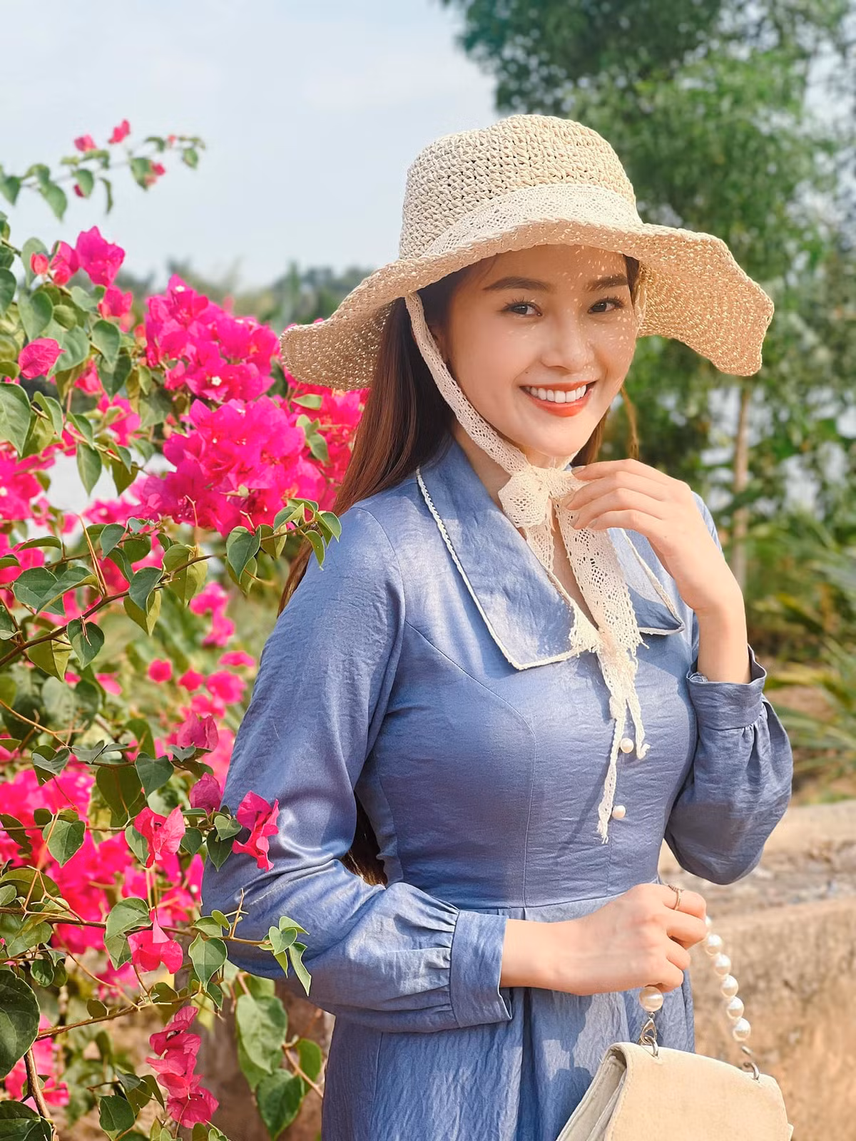 Tại thời điểm đó, Triều Dâng học múa cột trong 3 buổi với tổng thời gian 5 tiếng. Sau đó vì bận rộn với lịch trình quay phim dày đặc, cô nghỉ tập.