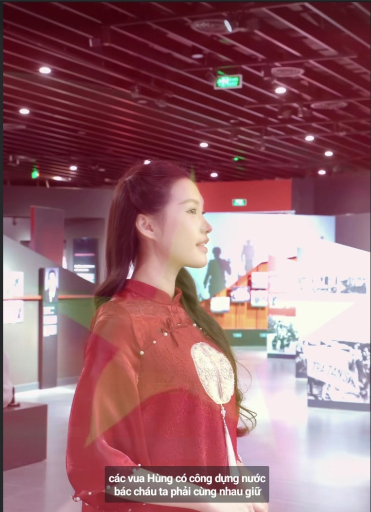 Nàng WAG còn khiến nhiều người ngưỡng mộ với vóc dáng thon gọn sau khi sinh con đầu lòng.